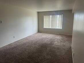 19601 W 12 Mile Rd in Southfield, MI - Building Photo - Building Photo