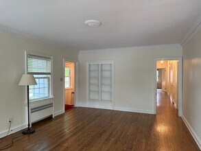 2227 E Woodstock Pl in Milwaukee, WI - Foto de edificio - Building Photo