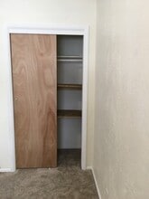 1940 Dixon Ave, Unit Upstairs in Missoula, MT - Foto de edificio - Building Photo