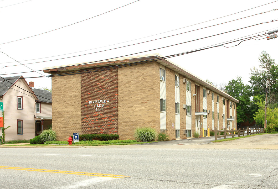 Riverview Club in Berea, OH - Foto de edificio