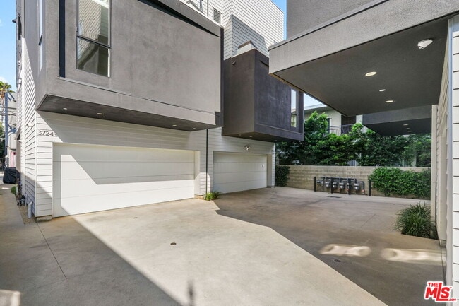 3724 1/2 Vinton Ave in Los Angeles, CA - Building Photo - Building Photo