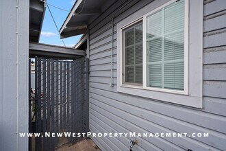 1043 Sampson St in San Diego, CA - Building Photo - Building Photo