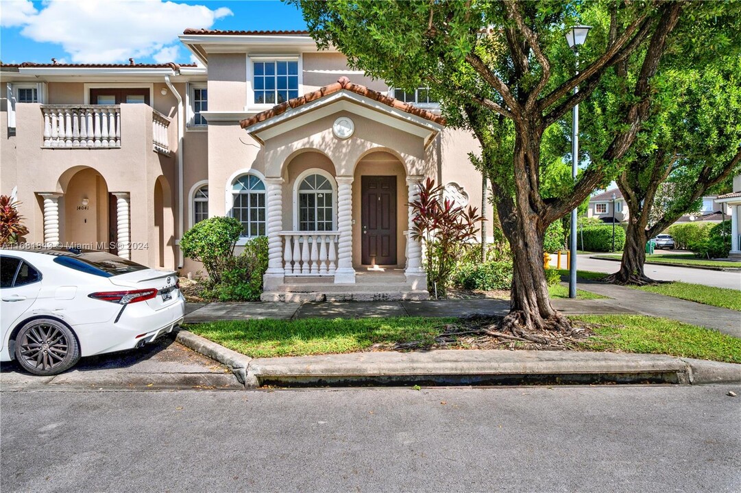 14035 SW 273rd Terrace in Homestead, FL - Foto de edificio