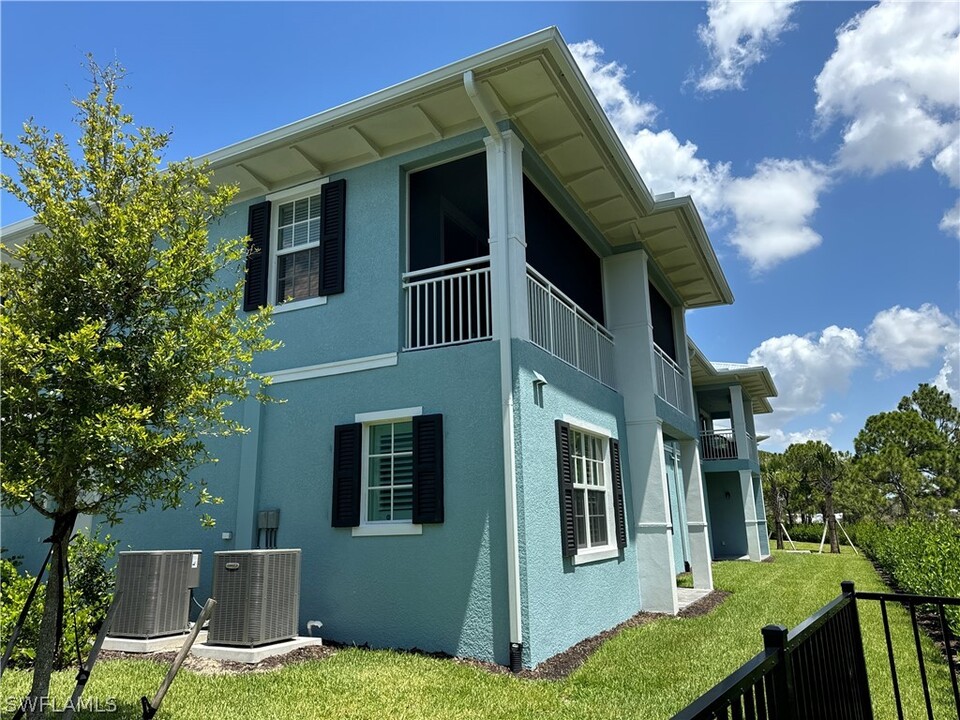 26351 Coco Cay Cir in Bonita Springs, FL - Foto de edificio