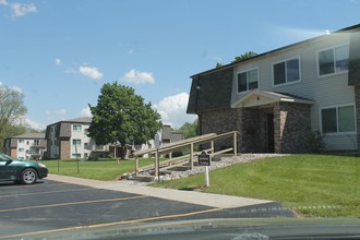 Meadowview Apartments in Corunna, MI - Foto de edificio - Building Photo