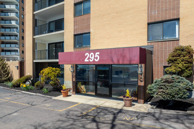 Lynn Shore Tower in Lynn, MA - Foto de edificio - Building Photo