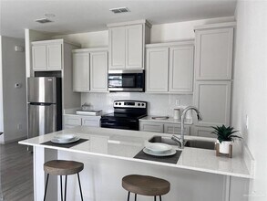 1121 Shavano Dr, Unit 7 in Edinburg, TX - Building Photo - Building Photo