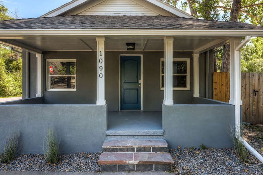 1090 Brentwood St in Lakewood, CO - Building Photo