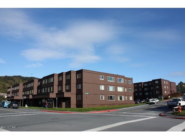 305 Center Ave in Kodiak, AK - Foto de edificio