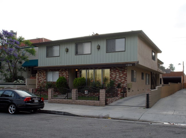 11644 York Ave in Hawthorne, CA - Building Photo - Building Photo