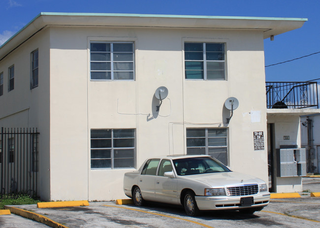 721 NW 56th St in Miami, FL - Building Photo - Building Photo