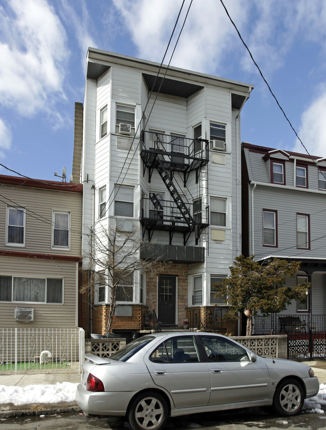 253 Sherman Ave in Jersey City, NJ - Building Photo - Building Photo