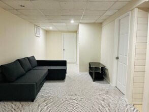 8 Deer Path, Unit 8 Deer Path in Shirley, NY - Building Photo - Building Photo