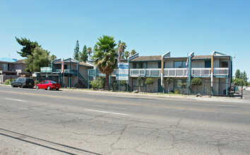 Villa Primavera Apartments in Fresno, CA - Building Photo - Building Photo