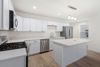 320 W Madison St, Unit A in South Bend, IN - Building Photo - Building Photo