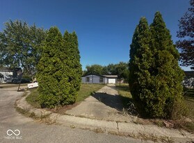 9318 Elmtree Ct in Indianapolis, IN - Building Photo