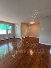 2403 Manor Rd in Havertown, PA - Building Photo - Building Photo