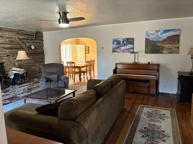 322 S 400 E in Cedar City, UT - Building Photo - Building Photo