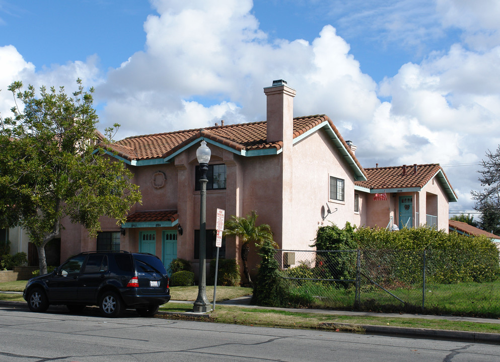 10902-10904 Walnut St in Los Alamitos, CA - Building Photo