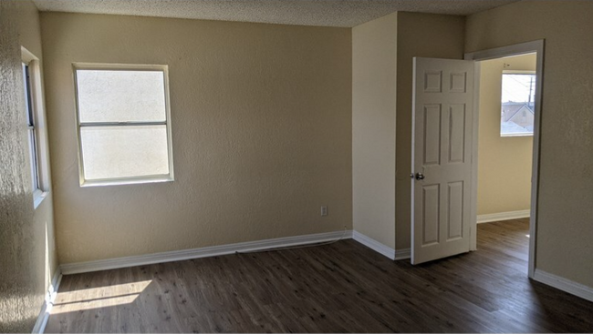 736 W Century Blvd, Unit 736 in Los Angeles, CA - Building Photo - Building Photo