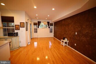 20635 Glenmere Square in Sterling, VA - Building Photo - Building Photo