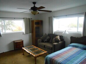 23121 Romano Pl, Unit Furnished Upper Studio in Torrance, CA - Building Photo - Building Photo