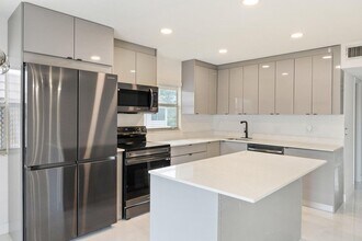 369 Saxony Ln in Delray Beach, FL - Building Photo - Building Photo