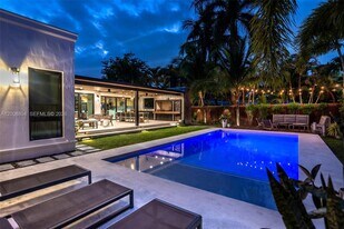 115 SW 23rd Rd in Miami, FL - Building Photo