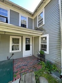 258 S Main St in Sherborn, MA - Foto de edificio - Building Photo