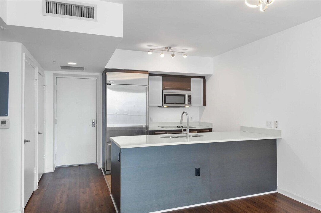 55 SE 6th St, Unit 2606 in Miami, FL - Building Photo