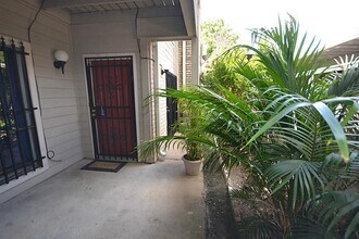 9590 Windswept Ln in Houston, TX - Building Photo - Building Photo