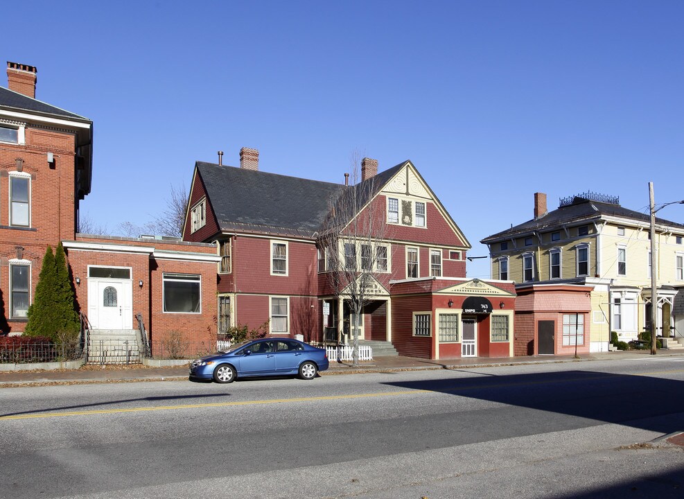 743 Congress St in Portland, ME - Building Photo