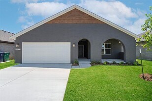 3400 Piney River Dr in Yukon, OK - Building Photo