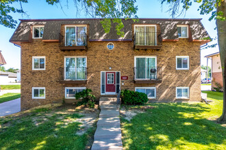 Maplewood Apartments in Davenport, IA - Foto de edificio - Building Photo