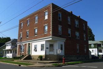 91 Tulip St in Bristol, CT - Foto de edificio - Building Photo