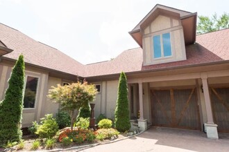 244 S Plains Dr, Unit Carriage House Apartment in Asheville, NC - Building Photo - Building Photo