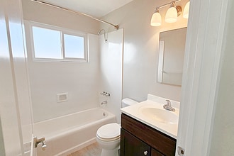 569 Smalley Ave in Hayward, CA - Building Photo - Building Photo