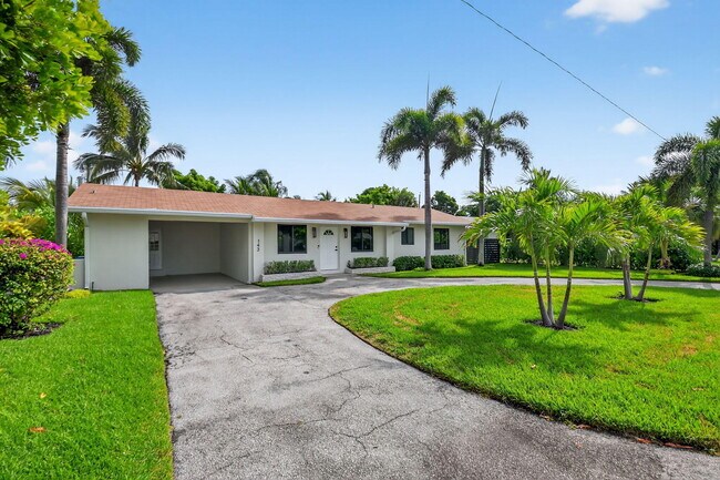 143 SE 27th Way in Boynton Beach, FL - Building Photo - Building Photo
