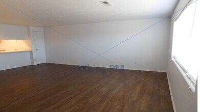 923-947 NW Claypool St in Prineville, OR - Building Photo - Building Photo
