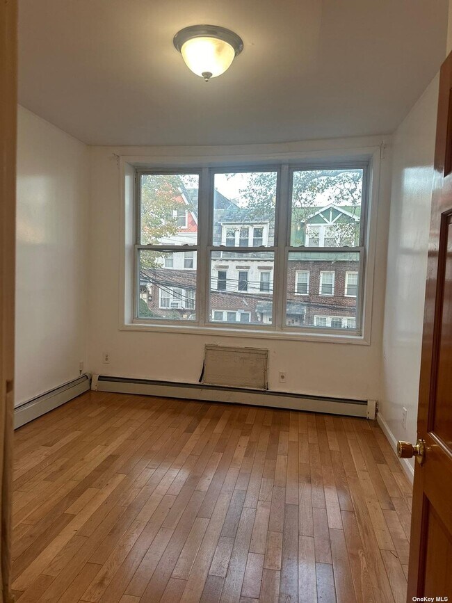 27-32 12th St in Queens, NY - Building Photo - Building Photo