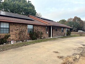 100 Yorkshire Dr in Princeton, TX - Building Photo