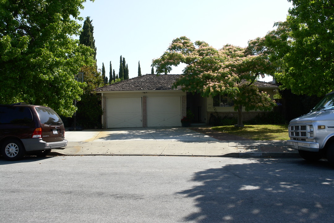 1191 Sanchez Way in Redwood City, CA - Building Photo