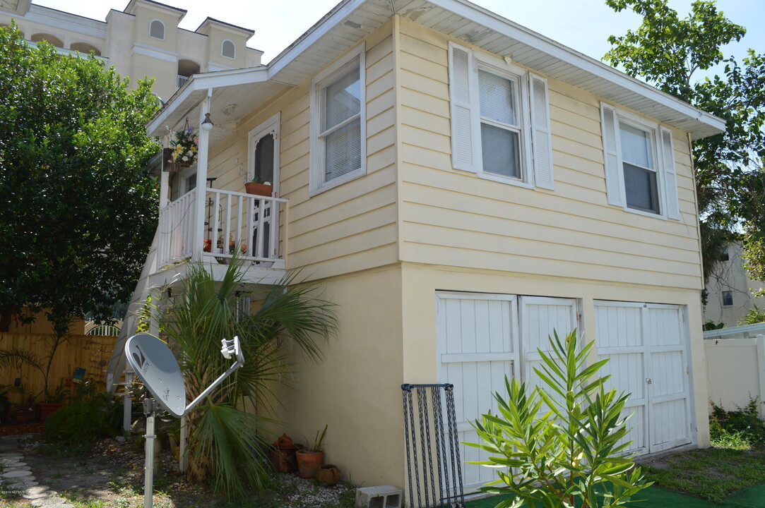 186 11th Ave S in Jacksonville Beach, FL - Building Photo