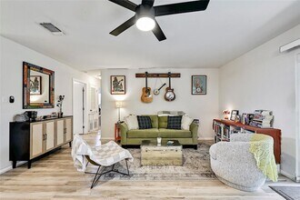 9702 Oriole Dr in Austin, TX - Building Photo - Building Photo