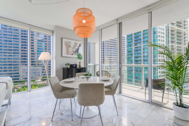 485 Brickell Ave in Miami, FL - Building Photo - Building Photo