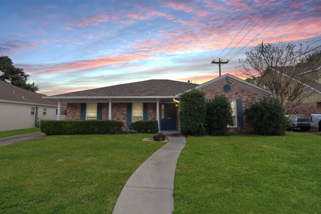 9807 Braewick Dr in Houston, TX - Building Photo - Building Photo