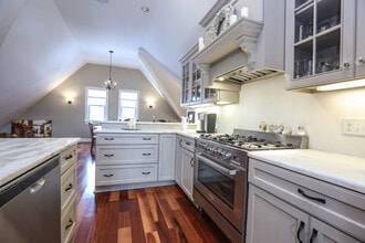 11 Pleasant St, Unit 1 in Fairport, NY - Foto de edificio - Building Photo