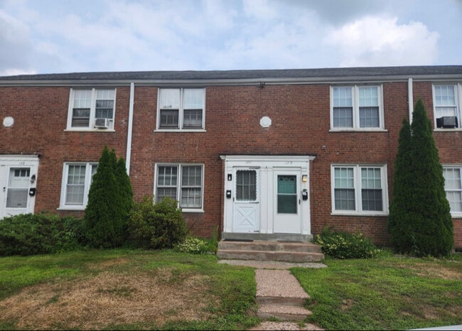 17 Garden Dr in Manchester, CT - Building Photo - Building Photo