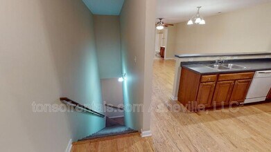 19 Rotunda Cir in Asheville, NC - Building Photo - Building Photo