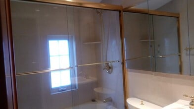 277 Whitehall Rd S, Unit 2nd floor in Garden City, NY - Foto de edificio - Building Photo